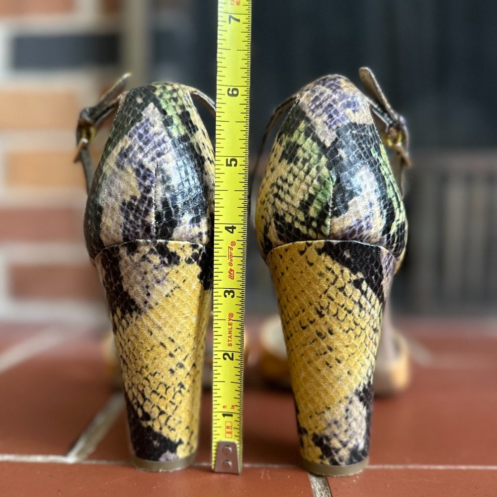 Bandolino Snake Print Open Toe Sandal Size 8.5 - image 3